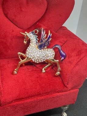 EUC Crystal Unicorn Figurine with Purple Pink Enamel Rhinestone Pendant / Brooch
